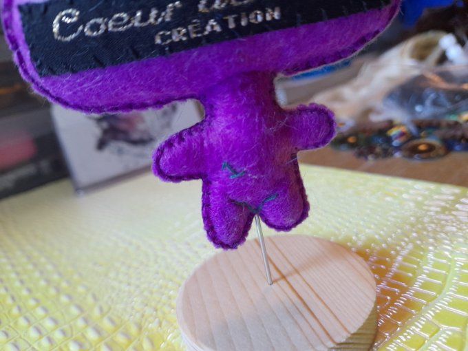 P'tit TOTEM Punk n°1 Fushia. Avec socle.
