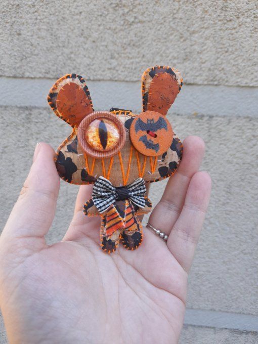 Le P'tit TOTEM SpOoky Léopard et son petit nœud papillon. Liège 