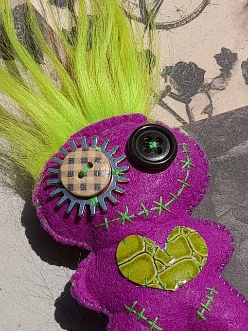 Vaudou "DOLMIRA" elle transforme la douleur en malédiction.