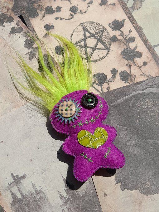 Vaudou "DOLMIRA" elle transforme la douleur en malédiction.