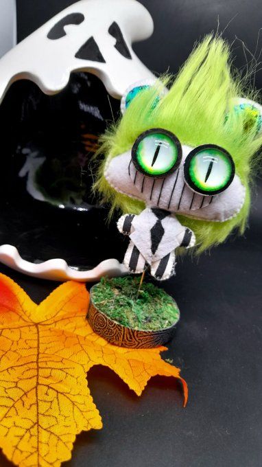 P'titTotem "Beetlejuice" sur son décor.