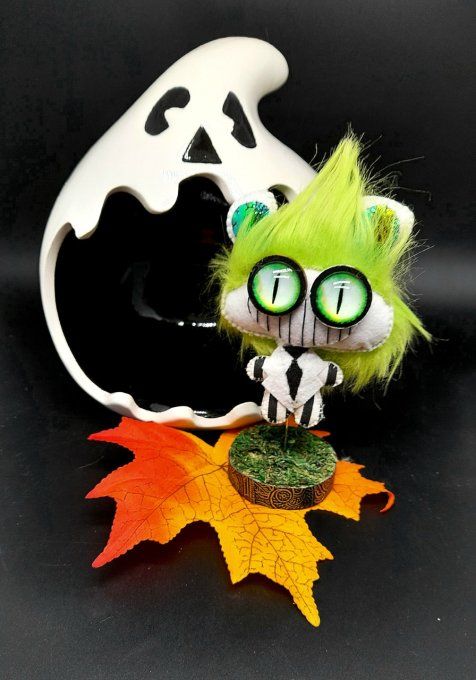 P'titTotem "Beetlejuice" sur son décor.