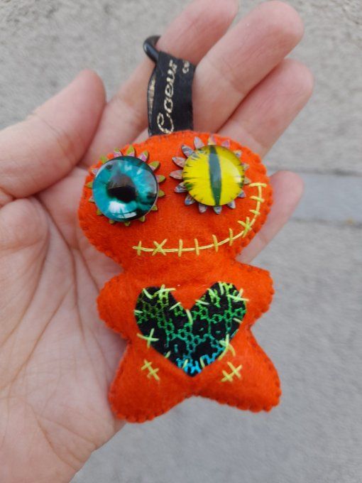 Poupée Vaudoo contre "LA PEUR" Coeur multicolor