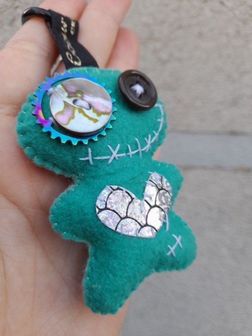 Poupée Vaudoo contre "L'ANXIÉTÉ" Coeur holographique