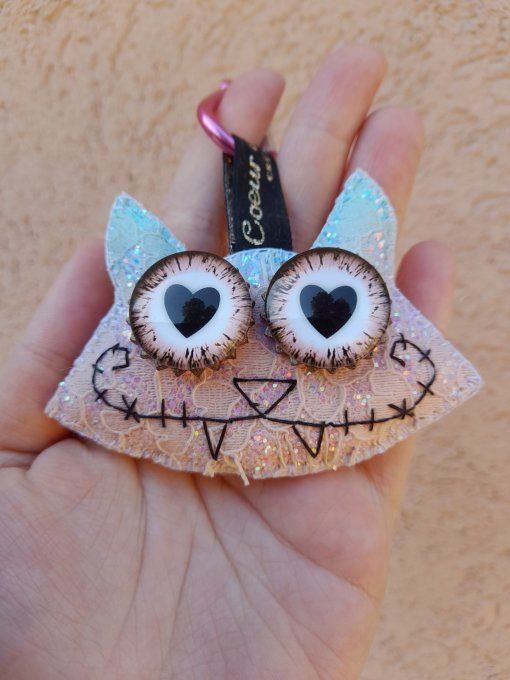 Chat-totem "Félin' pour l'autre". Porte clef 