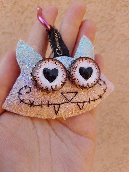 Chat-totem "Félin' pour l'autre". Porte clef 