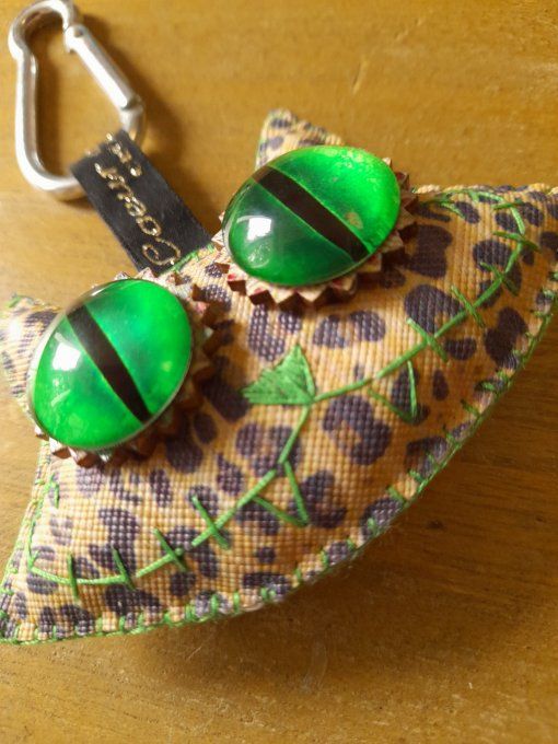 Chat-totem " Félin pour l'autre" simili leopard