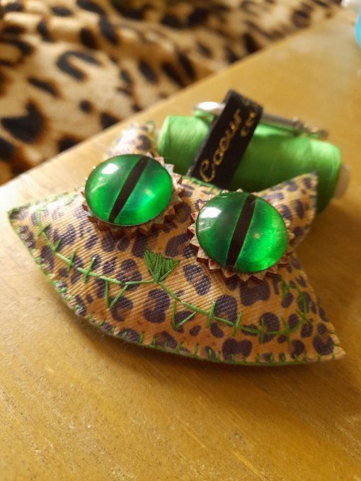 Chat-totem " Félin pour l'autre" simili leopard