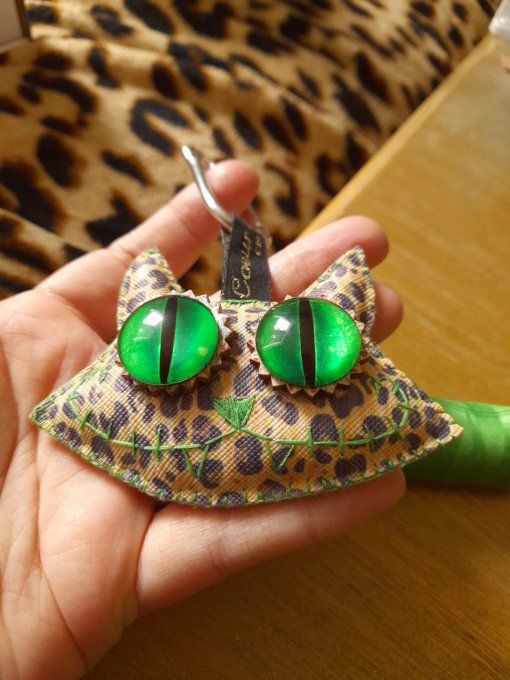 Chat-totem " Félin pour l'autre" simili leopard