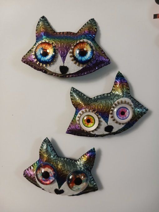 Magnet renard multicolor qui fait rêver. Yeux bicolores.