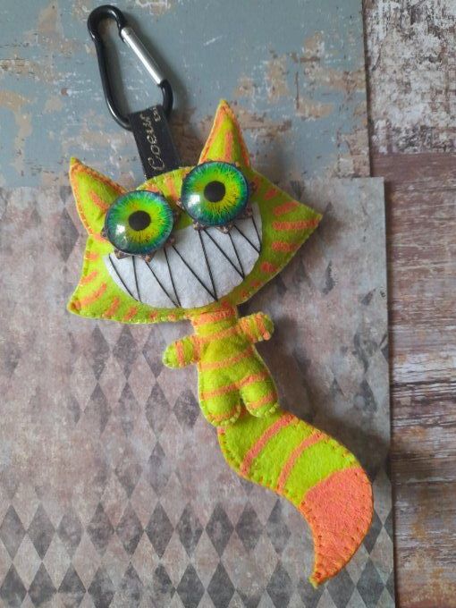 Chat-monstre porte-clef décoration vert tigré 