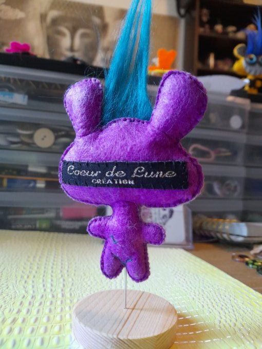 P'tit TOTEM Punk n°1 Fushia. Avec socle.